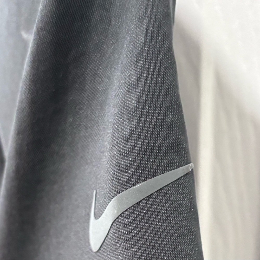 💚Nike Black Short Sleeve Zip-Up Sweatshirt - Picture 3 of 12